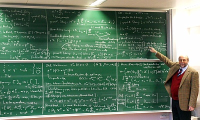 Foto: Nicht-kritische Stringtheorie, Vorlesung von Prof. Dr. Kämpfer ©Copyright: Mirco Dietz, TU Dresden