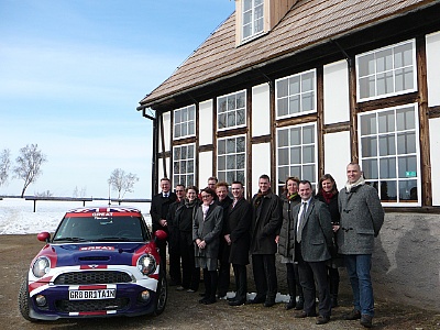 Am 25. und 26. März 2013 besuchte eine Delegation der Britischen Botschaft mit Partnern aus Industrie und Wissenschaft das Helmholtz-Institut Freiberg für Ressourcentechnologie; das Abschlussbild entstand vor dem Besucherbergwerk 