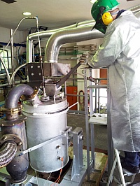 Materialien werden im Laborschmelzofen geschmolzen