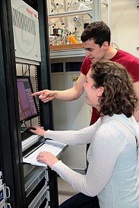 Dr. Elisabeth Green and Lars Opherden in the NMR-Lab