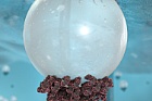 Foto: Flotation: air bubble with value minerals attached. ©Copyright: HZDR/ 3D Kosmos