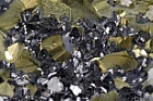 Foto: Crystal aggregate consisting of chalcopyrite, galenite, sphalerite and calcite. ©Copyright: HZDR/ Jürgen Jeibmann