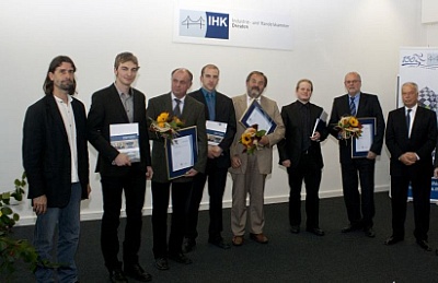Andreas Schwarz (3.v.r.) - bester Physiklaborant im Kammerbezirk Dresden 2012.
