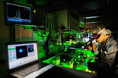 High-intensity laser DRACO