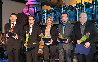Sachsens beste Jungfacharbeiter 2013 geehrt: Ingo Kößling vom HZDR (li.) ist Sachsens bester Elektroniker für Geräte und Systeme 
