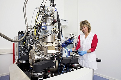 Erstes Helium-/Neon-Ionenmikroskop Deutschlands 