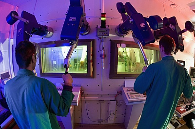 The hot cell testing facility at the HZDR allows analysis of irradiated material samples.