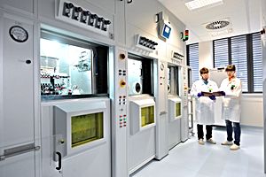 Foto: Synthesis module for the production of radioactively labeled substances ©Copyright: Frank Bierstedt/HZDR