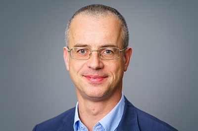 Dr. Jens Gutzmer (PhD ZA) ist Direktor am Helmholtz-Institut Freiberg für Ressourcentechnologie (HIF), das zum Helmholtz-Zentrum Dresden-Rossendorf gehört. ©Copyright: HZDR/ André Wirsig
