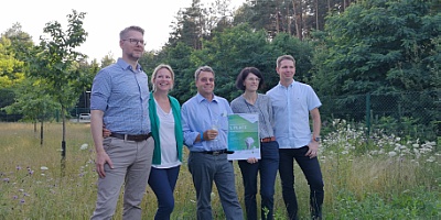 Happy winners of the Saxon Transfer Award 2021: Dr Eik Schiller and Dr Antje Sterger from ROTOP with Prof. (em.) Dr Jörg Steinbach, Dorit Teichmann and Dr Martin Kreller from the HZDR. ©Copyright: HZDR/M. Giebel