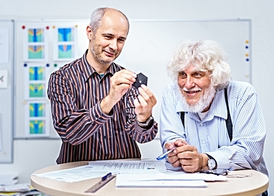 Foto: Prof. Ralf Schützhold und Prof. William Unruh am Institut für Theoretische Physik ©Copyright: HZDR / André Wirsig