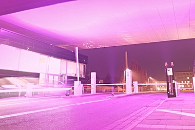 Foto: #PurpleLightUp in the entrance area of the HZDR ©Copyright: HZDR