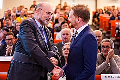 Foto: Special Laser Symposium: Prof. Roland Sauerbrey & Michael Kretschmer, Minister President of Saxony ©Copyright: HZDR / André Wirsig
