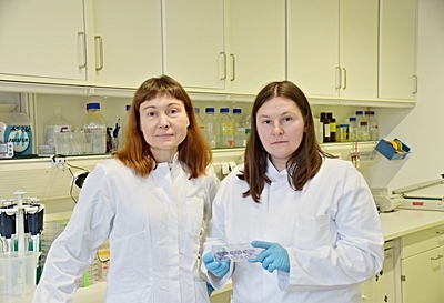 Foto: Prof. Anna Dubrovska (links) und Dr. Ielizaveta Gorodetska (rechts) untersuchen spezielle Gene, um den Erfolg einer Strahlentherapie bei Prostatakrebs vorherzusagen. ©Copyright: OncoRay / Uğur Kahya