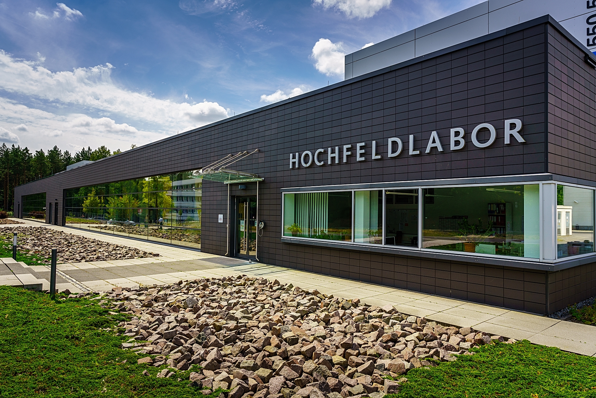 Foto: Das Hochfeld-Magnetlabor Dresden (HLD) am HZDR ©Copyright: HZDR / A. Wirsig