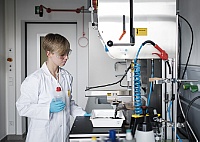 Labor für Flotation (Anreicherung von gelösten Metallen und Mineralrohstoffen zu einem Konzentrat) am Helmholtz-Institut Freiberg für Ressourcentechnologie (HIF) am HZDR