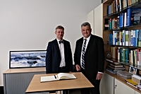 Foto: Besuch Staatssekretär Dr. Andreas Handschuh / Prof. Sebastian M. Schmidt ©Copyright: HZDR