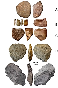 Foto: Frühe Hominiden nutzten diese Steinwerkzeuge bereits vor 1,4 Millionen Jahren im ukrainischen Korolevo. ©Copyright: Tschechische Akademie der Wissenschaften