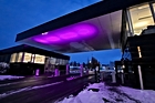 Foto: Purple Light Up in the HZDR entrance area ©Copyright: HZDR / Till Bayer