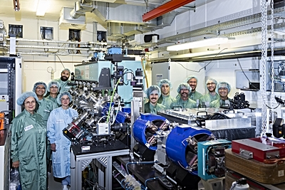 Foto: Together with colleagues from Synchrotron SOLEIL, LOA, PhLAM and HZDR, the German-French team succeeded for the first time in generating well-controllable laser light in a free-electron laser via plasma acceleration (Dr. Marie-Emanuelle Couprie, Dr. Arie Irman, Prof. Ulrich Schramm, Dr. Marie Labat, Dr. Amin Ghaiht, Dr. Maxwell LaBerge, Dr. Driss Oumbarek-Espinos, Dr. Alexandre Loulergue, Dr. Jurjen Couperus Cabadağ, Patrick Ufer, Dr. Yen-Yu Chang; from left to right) ©Copyright: HZDR/Sylvio Dittrich